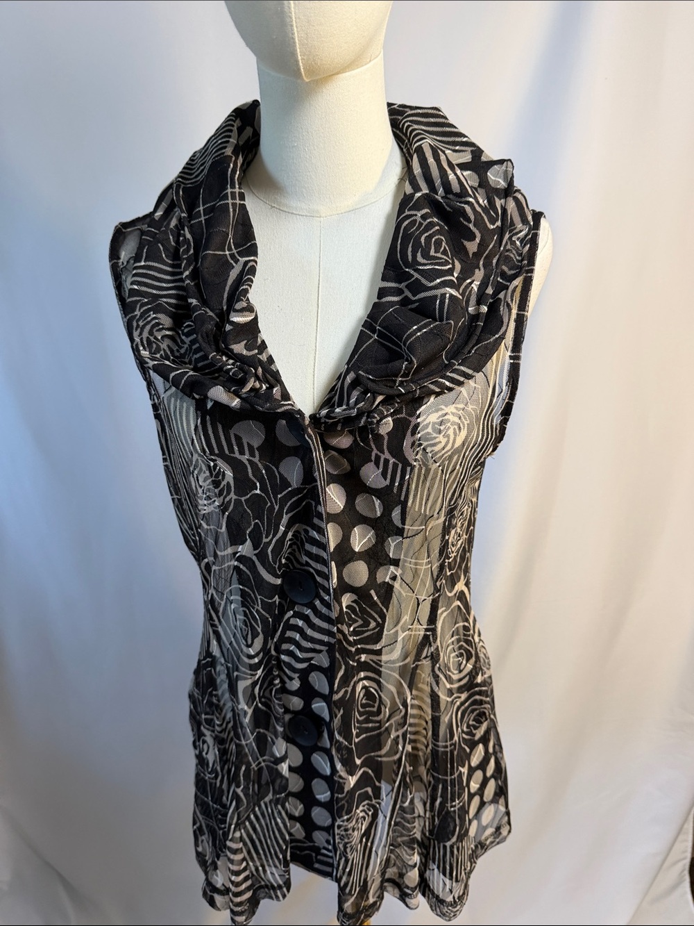 DAMEE INC International Concepts Black & White Floral Sheer Scarf-Collar Vest